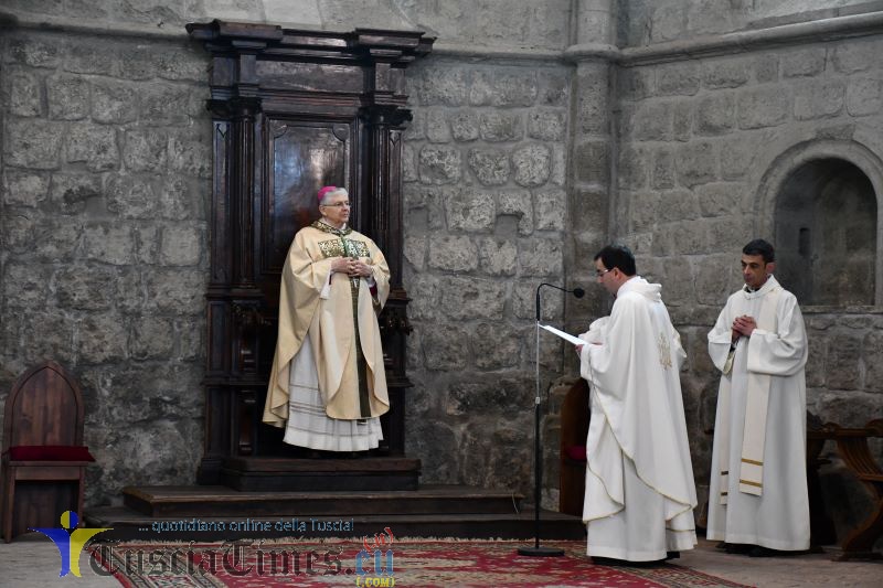 Il Vescovo Orazio Francesco Piazza Celebra La Messa Del Santo Natale A